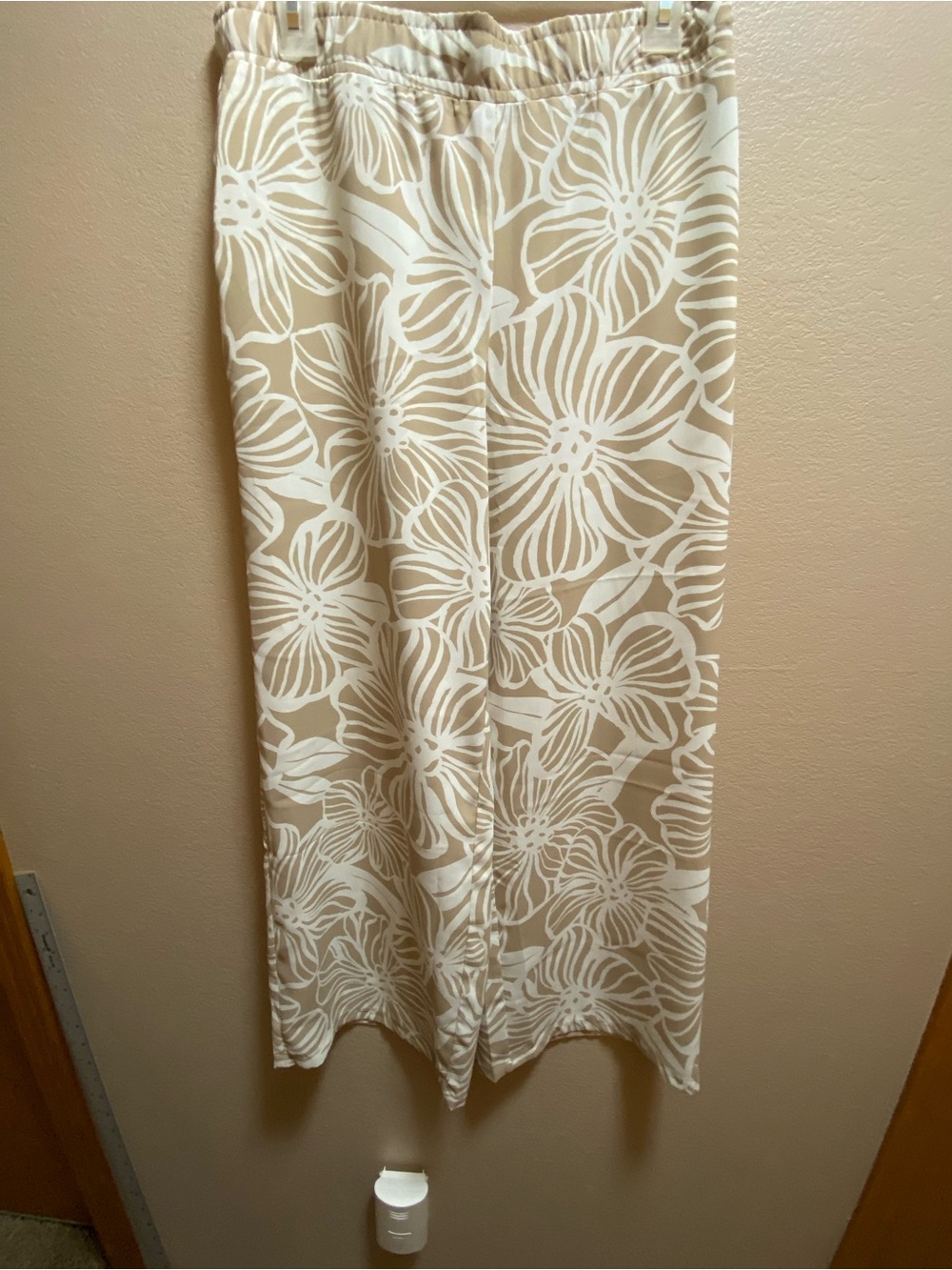 Tan & White Floral Print Wide-Leg Pants Size Small